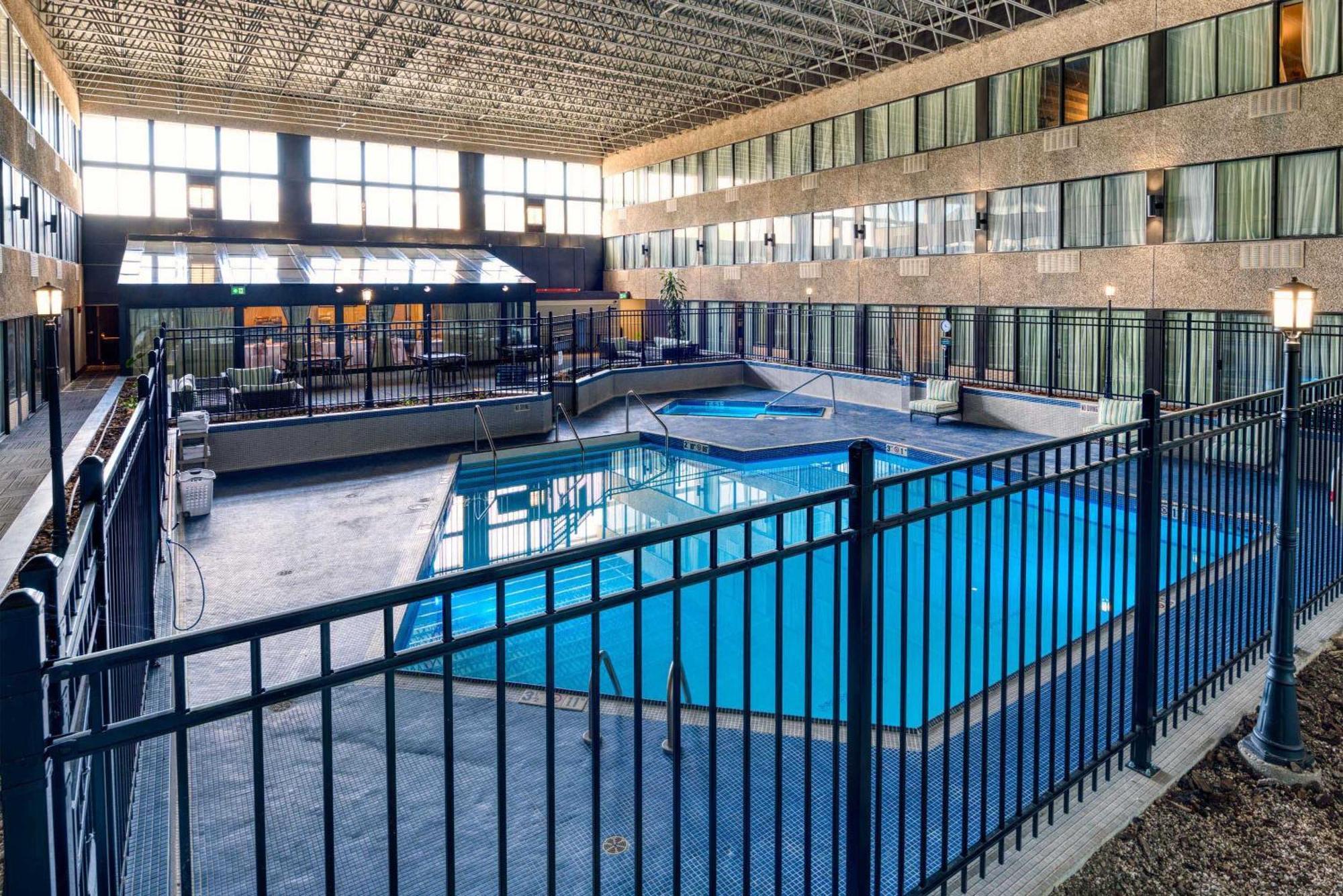 Sandman Hotel Пентиктън Екстериор снимка