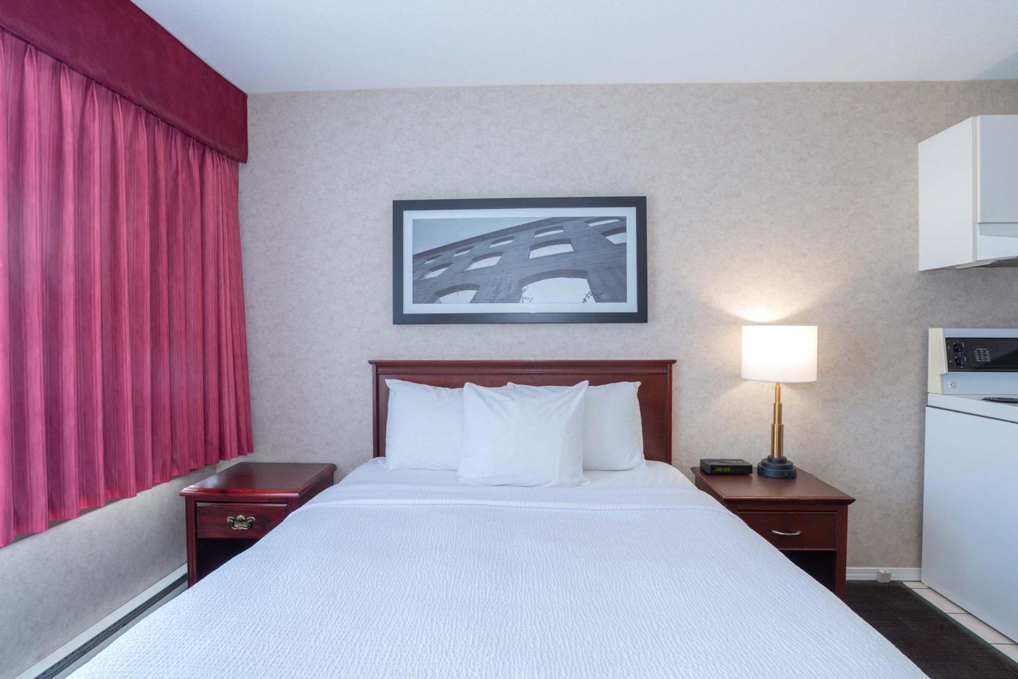 Sandman Hotel Пентиктън Екстериор снимка