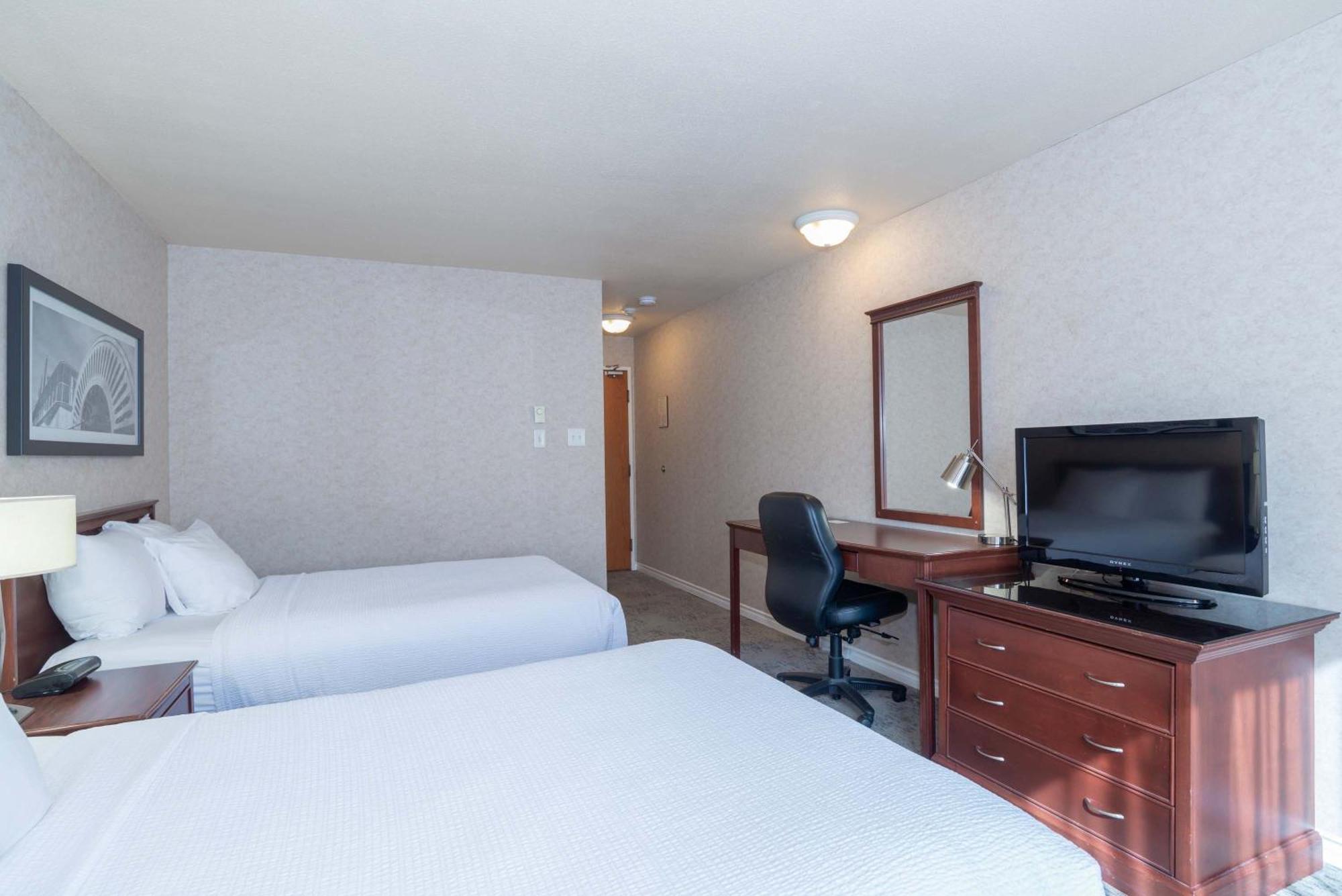 Sandman Hotel Пентиктън Екстериор снимка