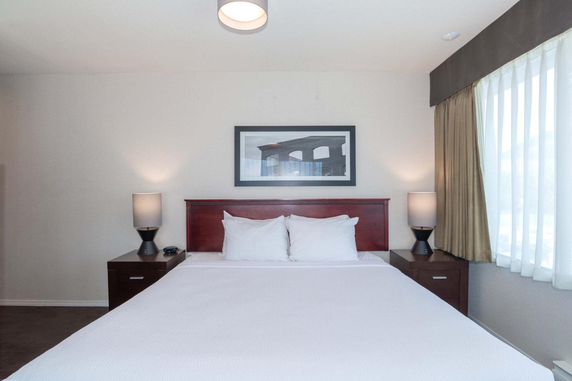 Sandman Hotel Пентиктън Екстериор снимка