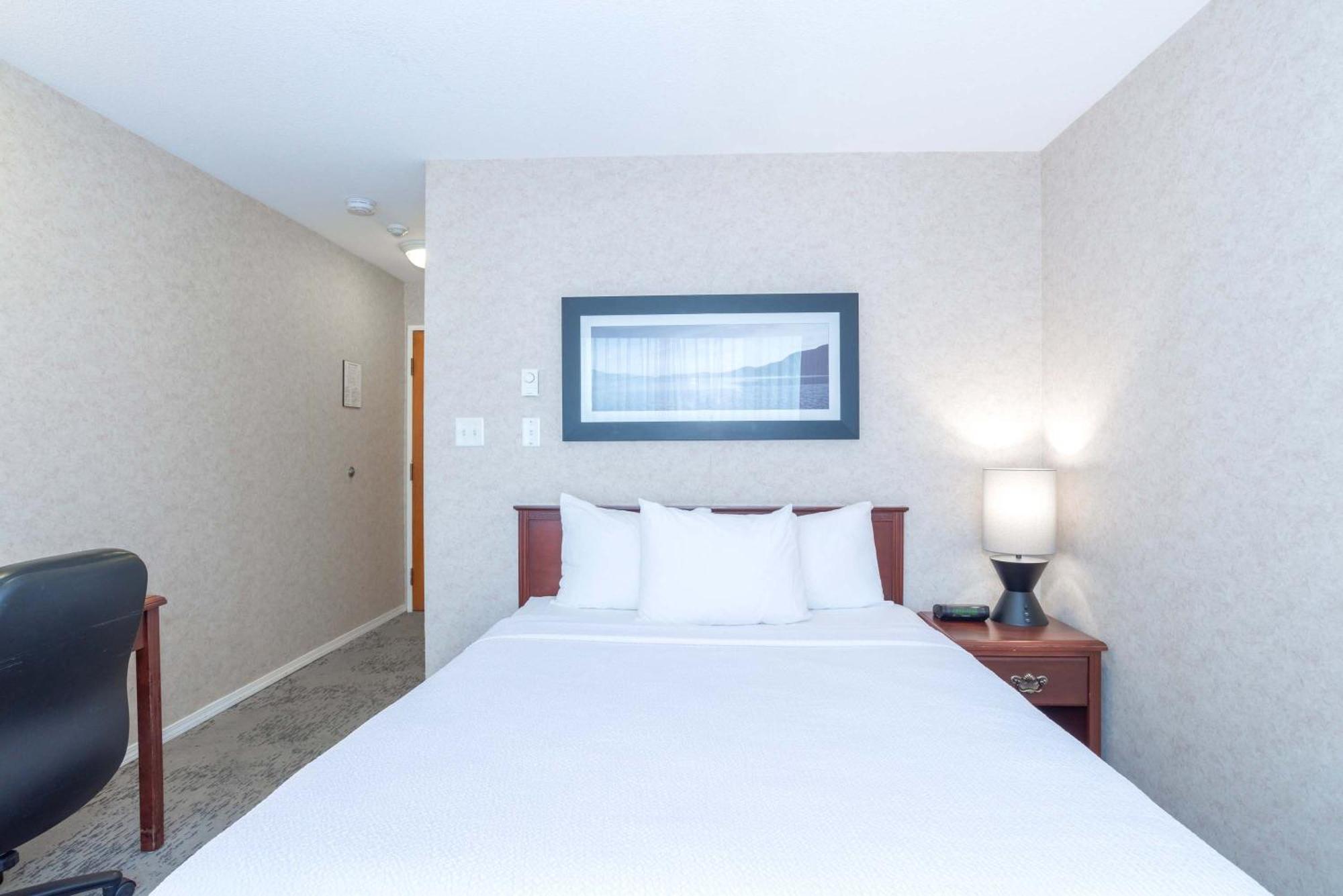 Sandman Hotel Пентиктън Екстериор снимка